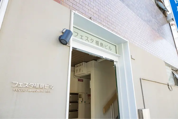 POLA 大阪福島店の内観・外観1