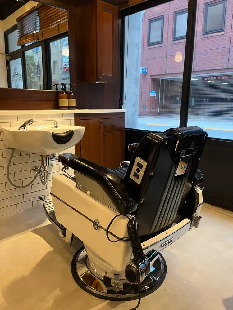 ASASHI BARBER TORANOMONの内観・外観2