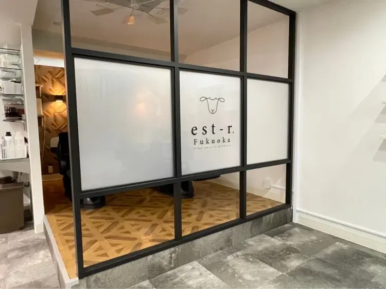 est-r.Fukuoka 福岡博多店の内観・外観3
