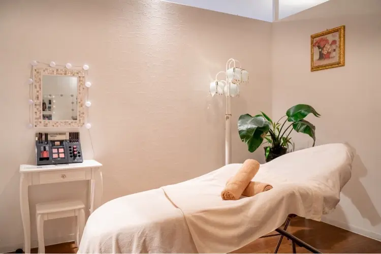 POLA博多駅筑紫口店の内観・外観2