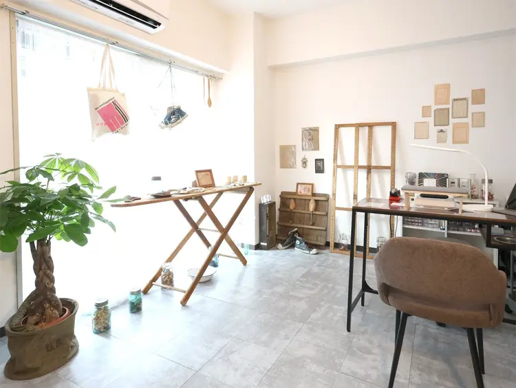 RAD NAILの内観・外観1