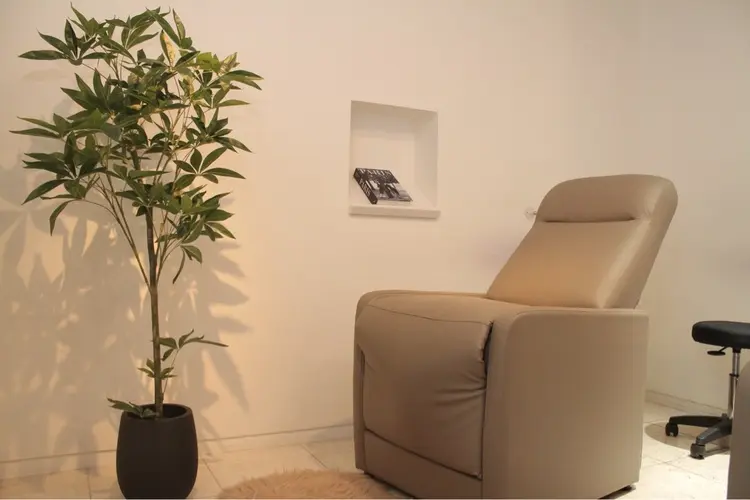 メンズ眉毛サロンSALON DE AYAMEN六本木の内観・外観1