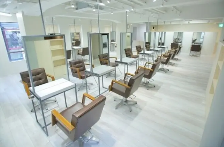 hair Mission 心斎橋店の内観・外観1