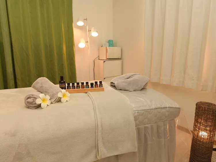 サロン　SHINE~ｼｬｲﾝ~の内観・外観1