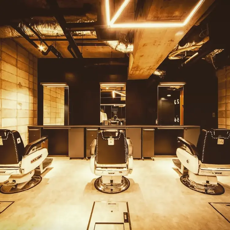 FRANK'SBARBERの内観・外観2