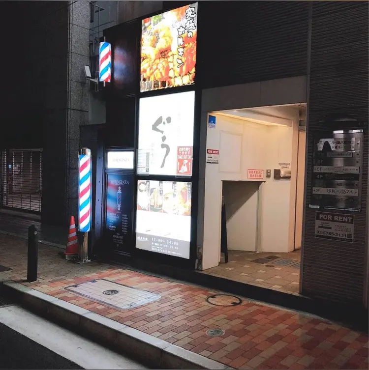 プレミアムバーバー新宿店の内観・外観1