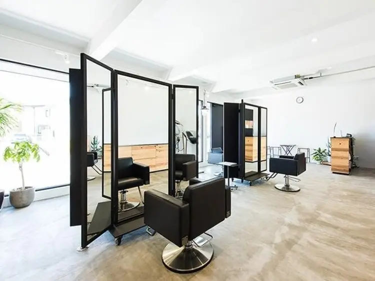 plus HAIRの内観・外観2