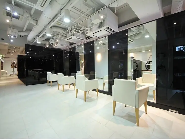 QUEEN’S GARDEN by K-two Shinsaibashiの内観・外観1