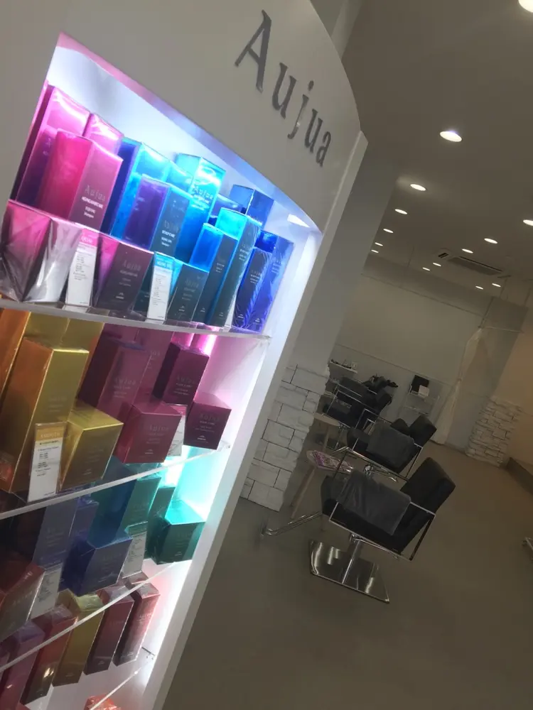 WHITEの内観・外観2