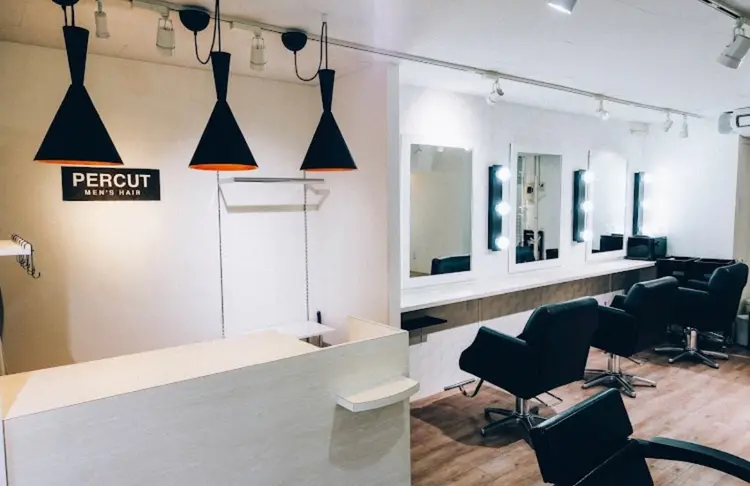 PERCUT原宿店の内観・外観2