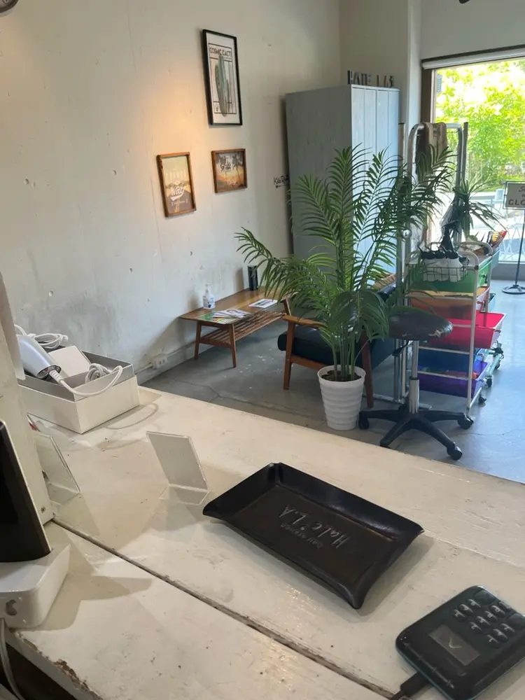 hair station HaLe'L.Aの内観・外観2