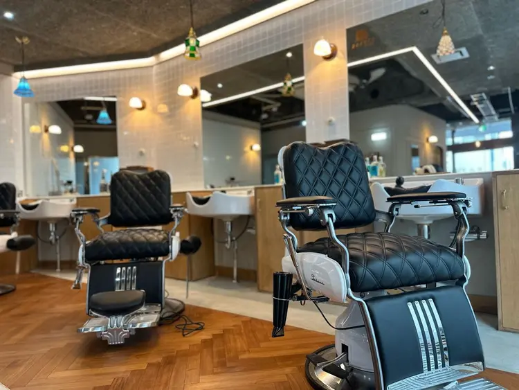 ゼロスバーバーショップの内観・外観1