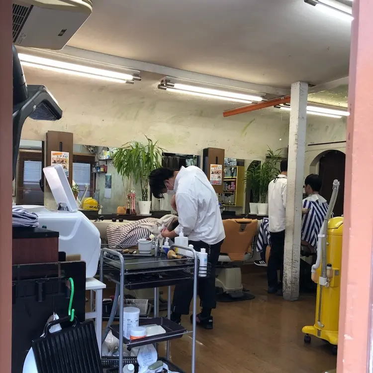 メンズヘアササキの内観・外観1