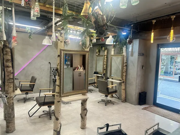 clomus梅田茶屋町店の内観・外観2