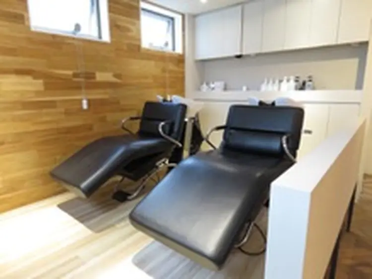 est hair Luna本八幡店［エストヘアールーナ］の内観・外観2