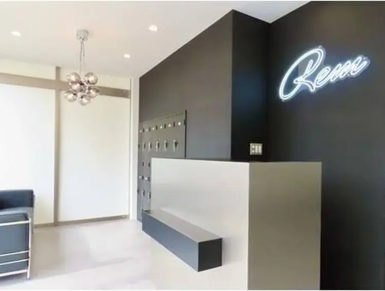 REM   長野青木島店の内観・外観1