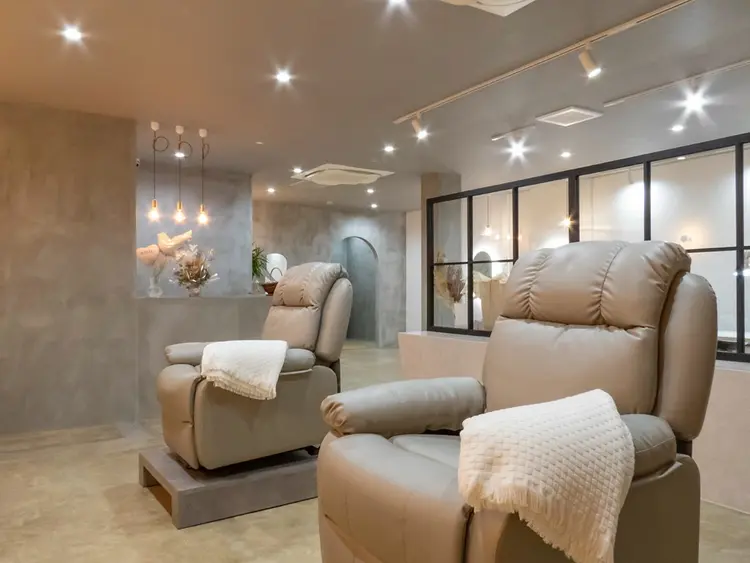 WHITEの内観・外観2