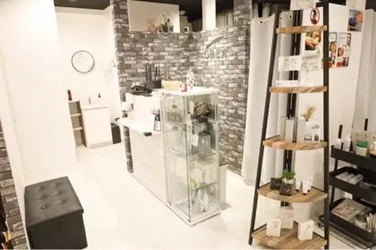 メンズ専用アイブロウサロンCREAの内観・外観2