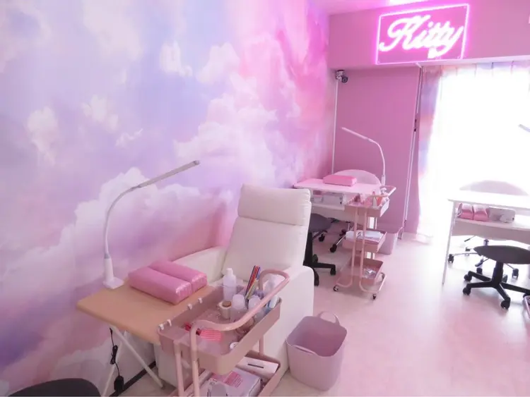 nail salon kitty【キティ】 池袋店の内観・外観1
