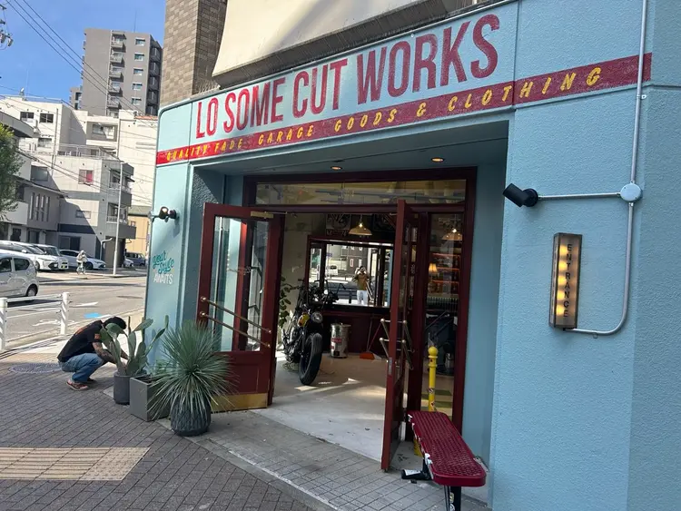 LOSOME CUT WORKSの内観・外観1