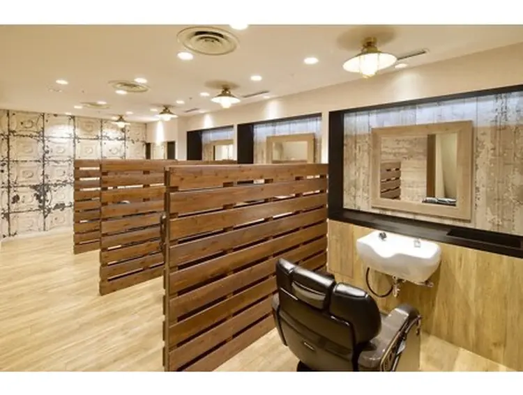 ヨシザワインクプレミアム横浜 桜木町店の内観・外観1