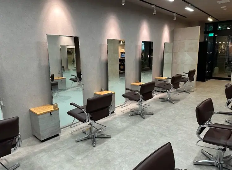 髪質改善＆トリートメント over hair所沢店の内観・外観1