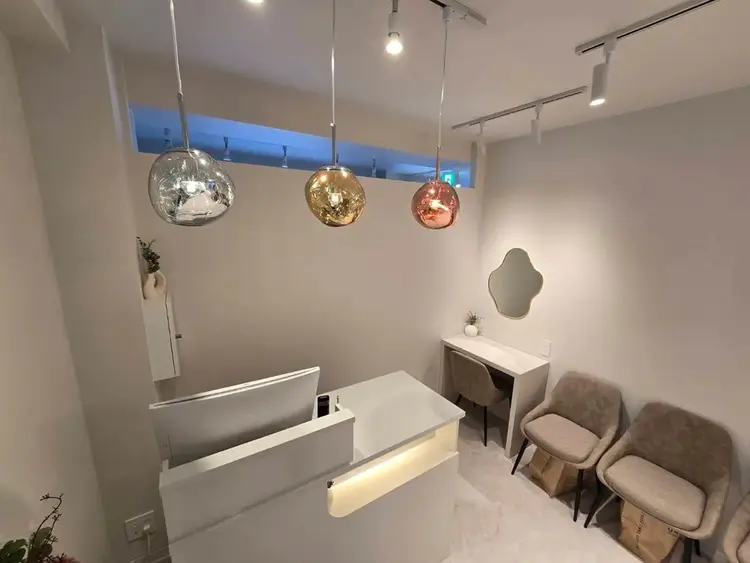 eyelash salon Lahde produced by TORCHの内観・外観1