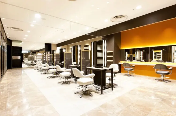 spice AVEDA 西宮阪急の内観・外観1