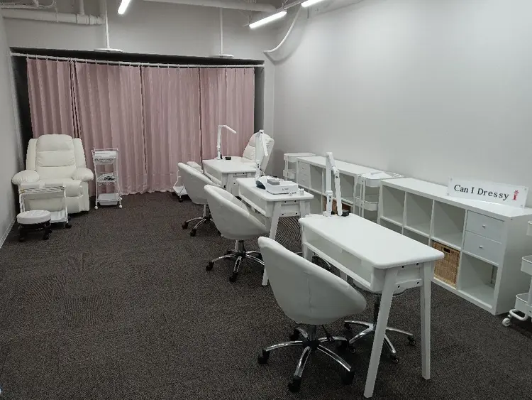 キャンアイドレッシー本厚木駅前店の内観・外観1