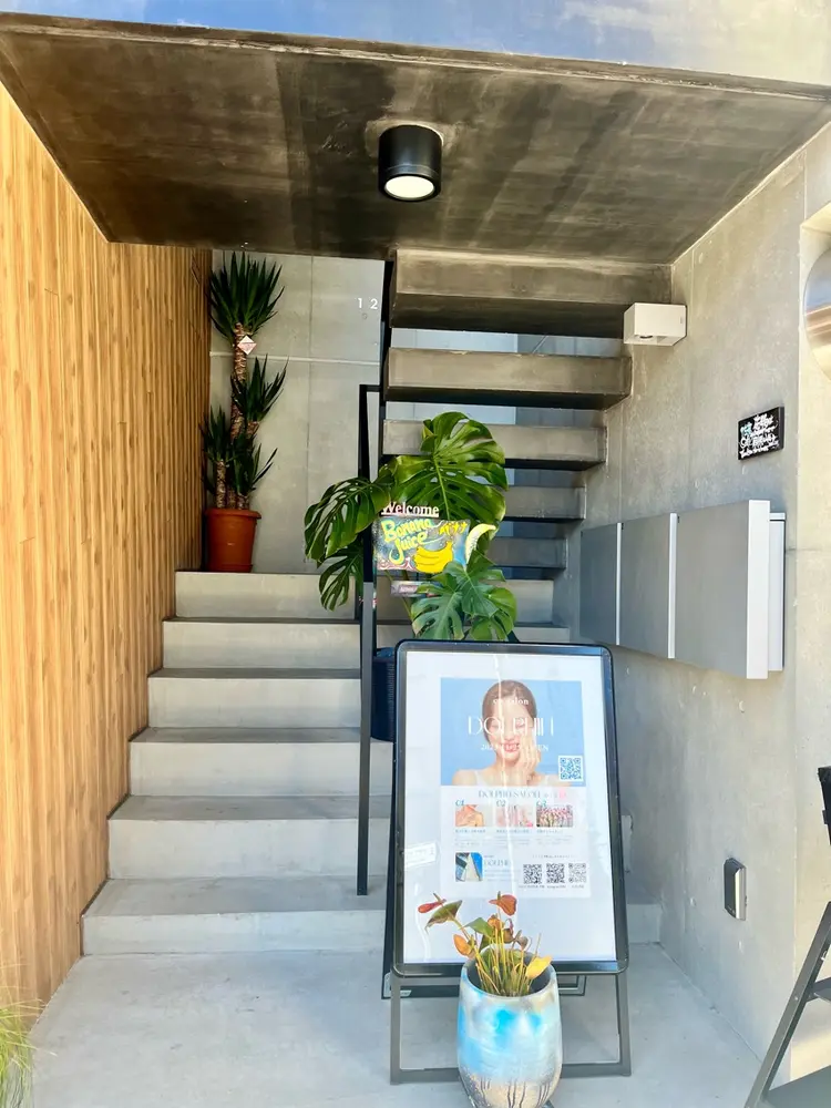 DOLPHIN SALONの内観・外観2