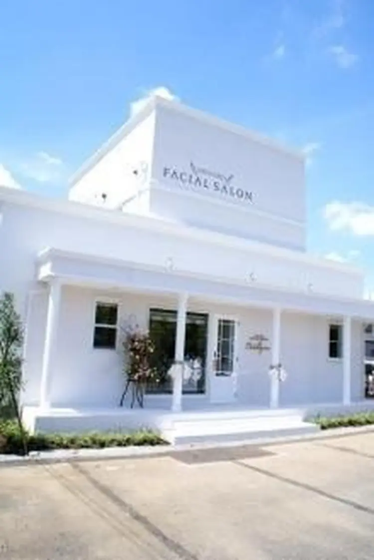 メナードフェイシャルサロン セレブリーナ本店の内観・外観1