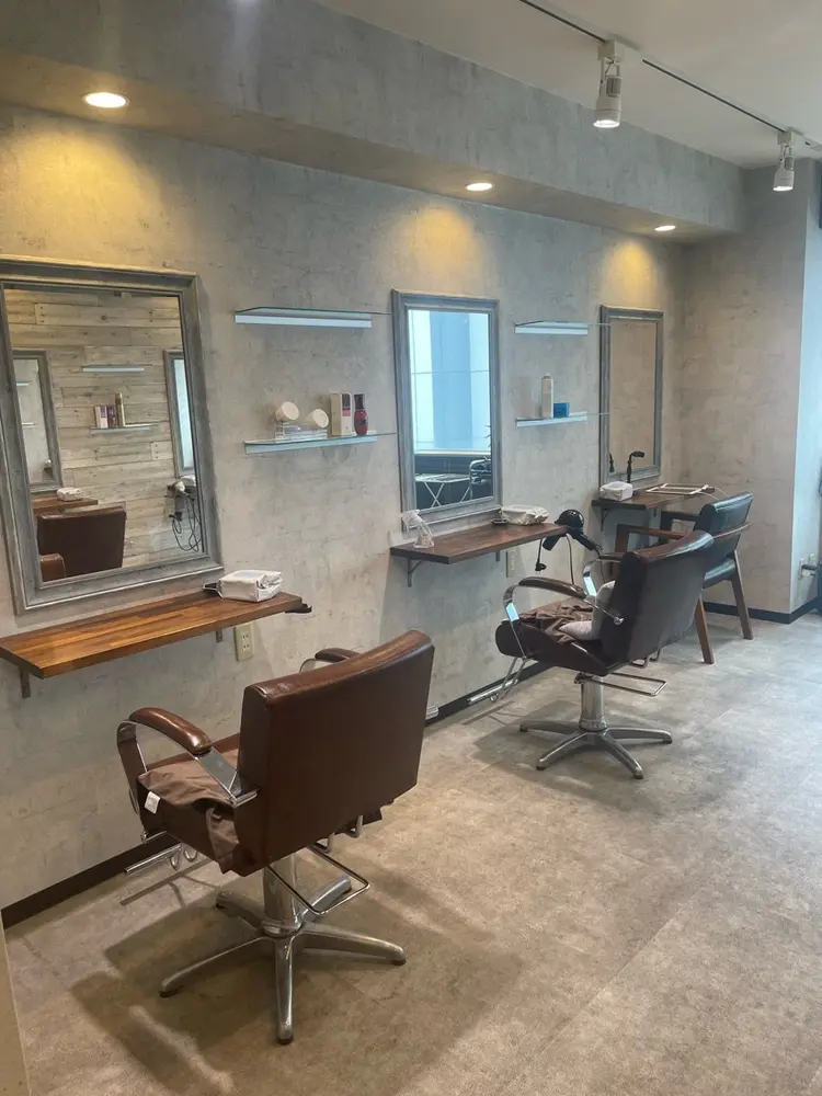 髪質改善トリートメント&ケアカラー MRN. 新宿西口の内観・外観2