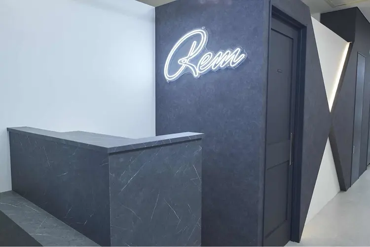 REM  中目黒アトラスタワー店の内観・外観2