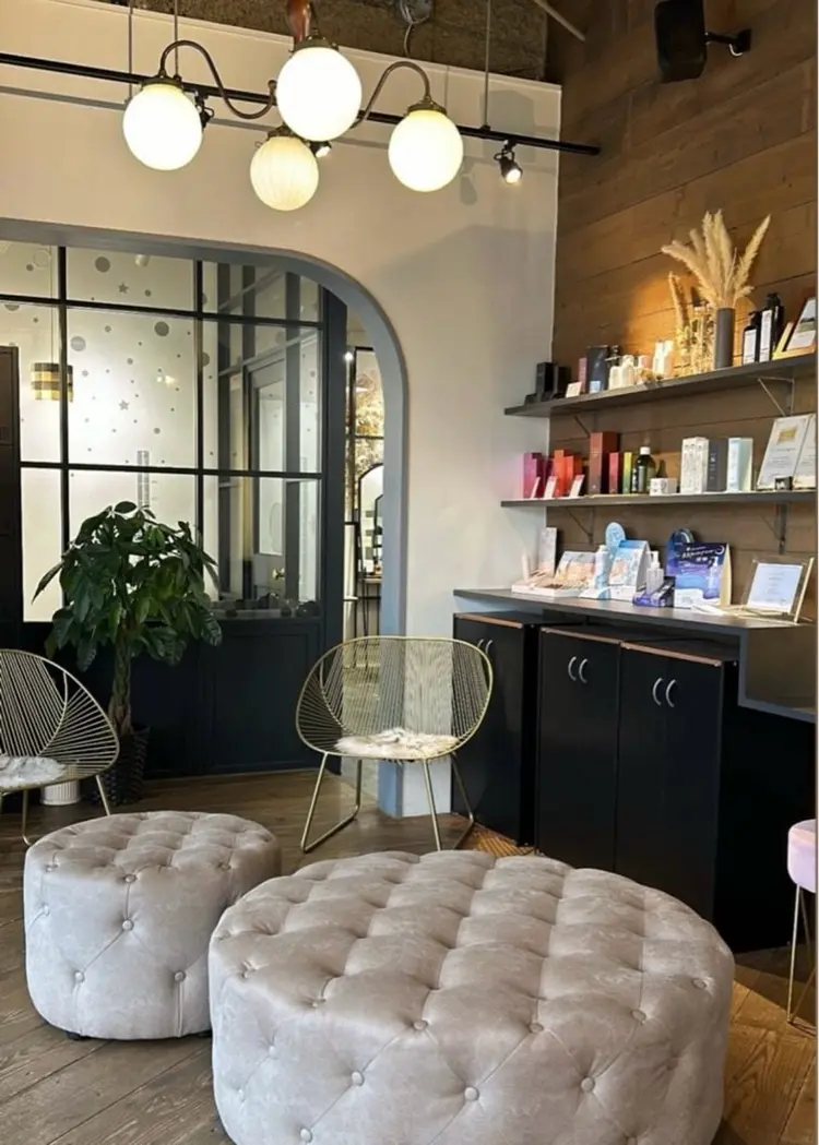 salonLH金剛店の内観・外観1