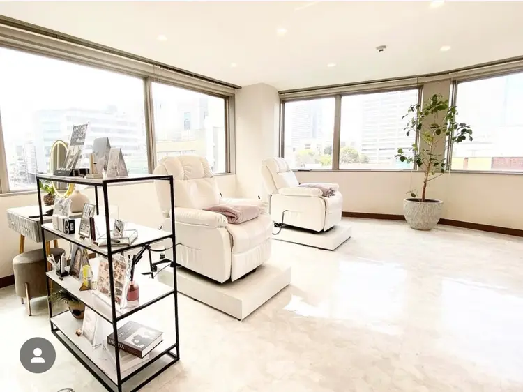 h.plus静岡店の内観・外観1