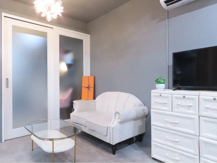 ハーブピーリング/韓国肌管理/フェイシャル/毛穴洗浄/眉毛/顔脱毛【糸脱毛専門】revの内観・外観2