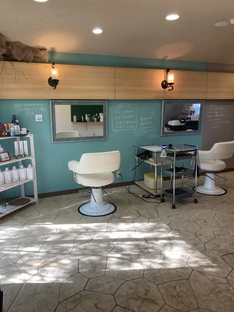 マイトレーヤー HAIR ROOMの内観・外観1