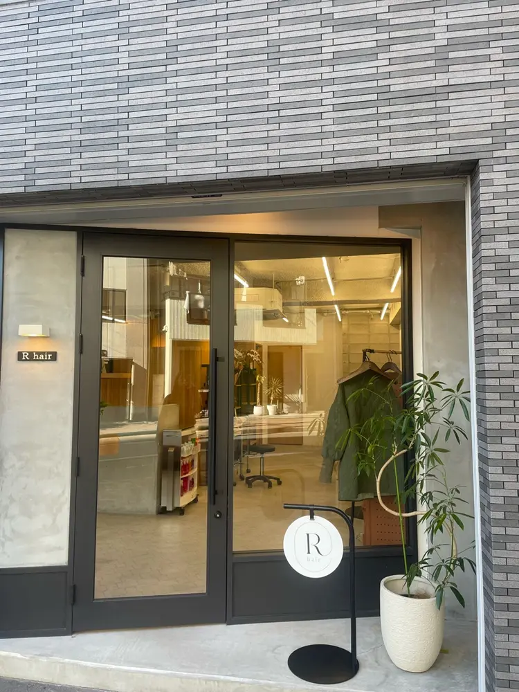 R hairの内観・外観1