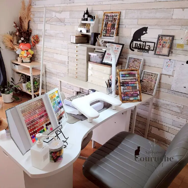 Nailsalon．Couruche【ｸﾙｰｼｭ】の内観・外観1