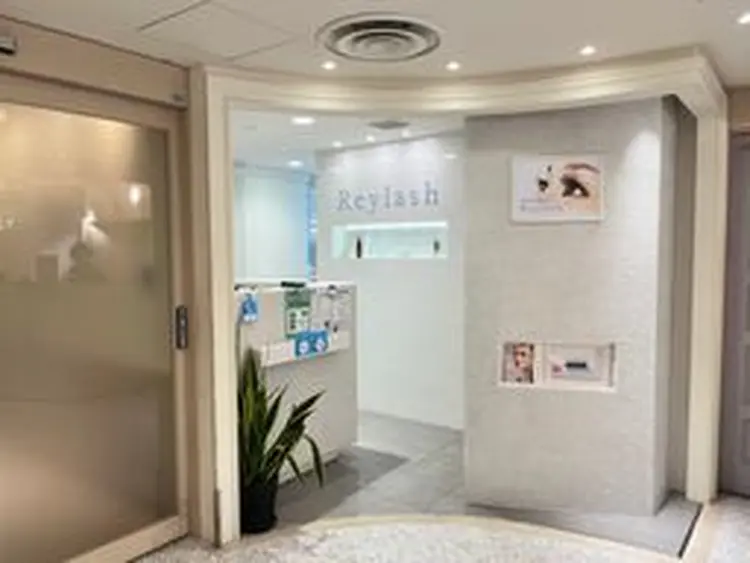 Reylash横浜モアーズ店の内観・外観1
