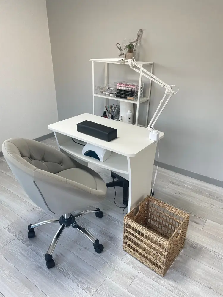 nail salon  aloaloの内観・外観1