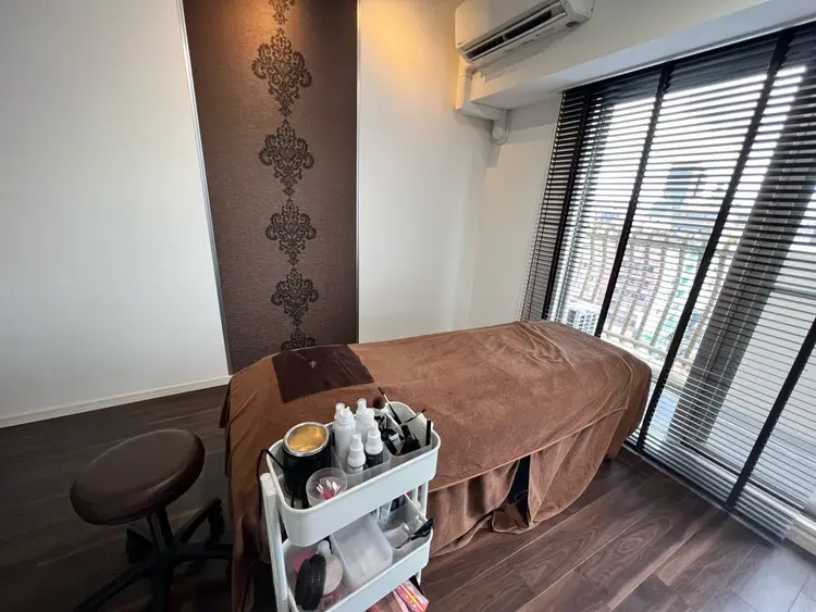 眉毛サロンHARVEYの内観・外観1