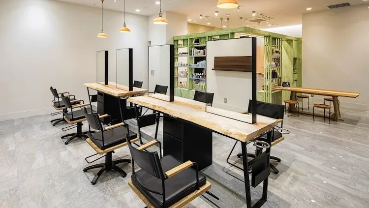 HONDA AVEDA hair&spa ジョイナステラス二俣川店の内観・外観2