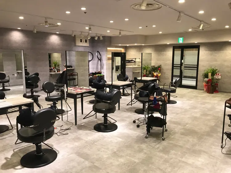 アンダーバーホワイト_WHITEの内観・外観1