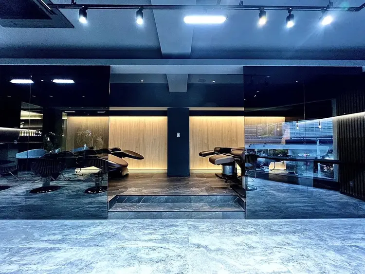 respia 銀座中央通り店の内観・外観1