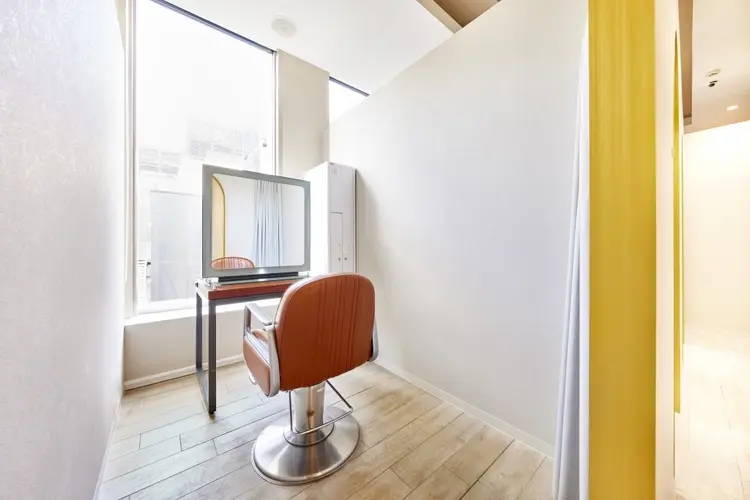 髪質改善カラーと縮毛矯正/Vel(ベル)新宿店の内観・外観1