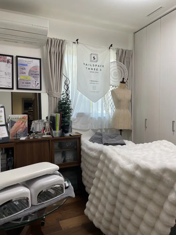 ネイル&老化角質除去サロン THREE.Sの内観・外観2
