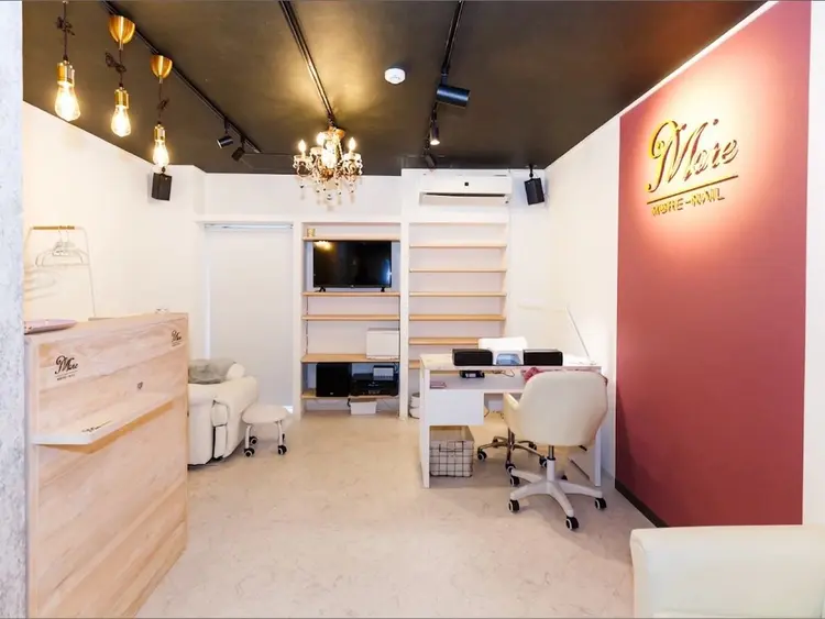 MORE-NAILの内観・外観1