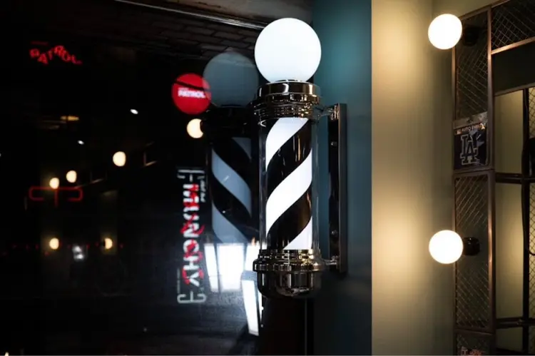 TIGHT SWAG  BARBERWORKS三軒茶屋の内観・外観2