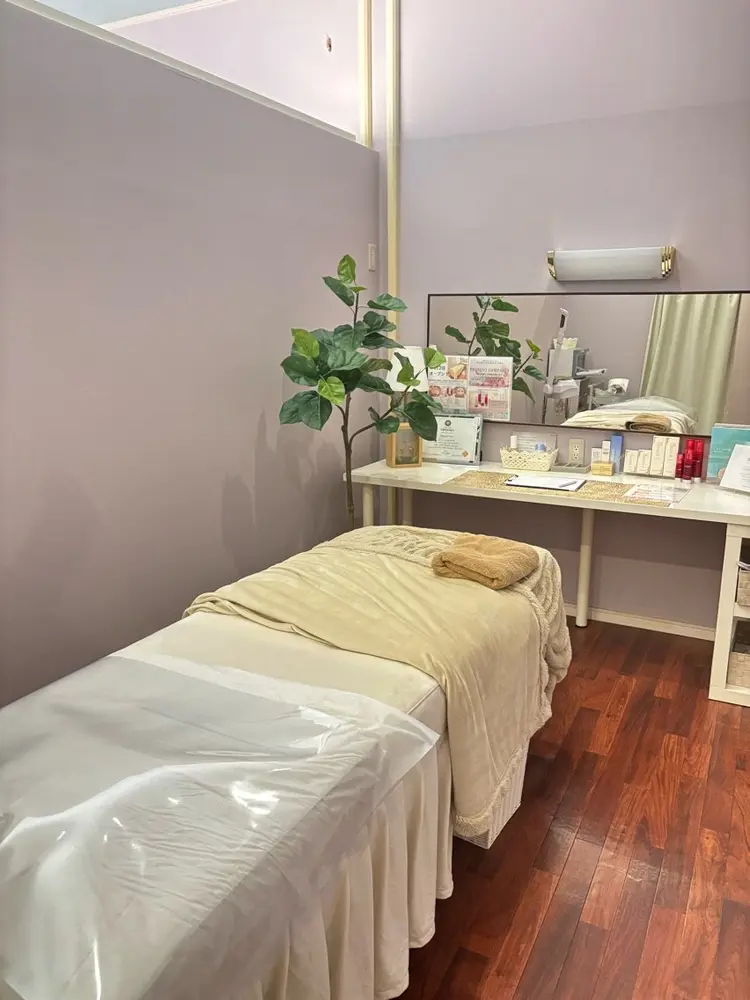 Hadanoa salonの内観・外観2